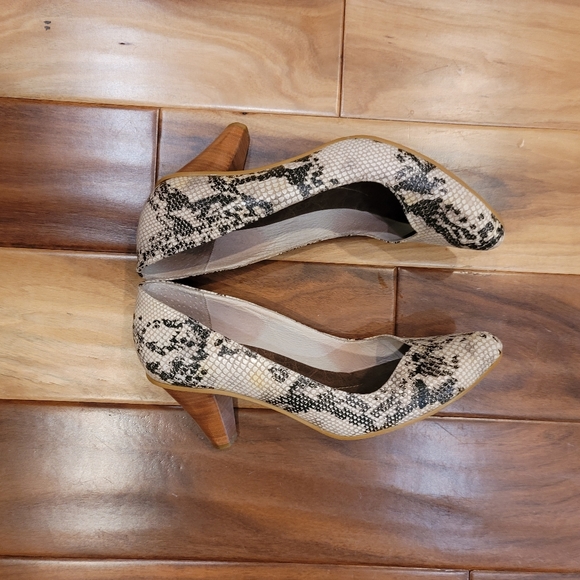 Shoes - Picture 4 of 7